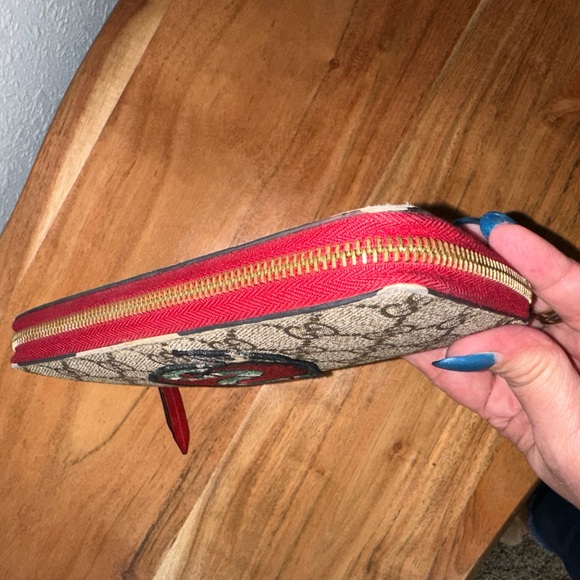 Gucci GG Supreme Embroidered Heart Snake Long Zipper Wallet - Picture 5 of 6